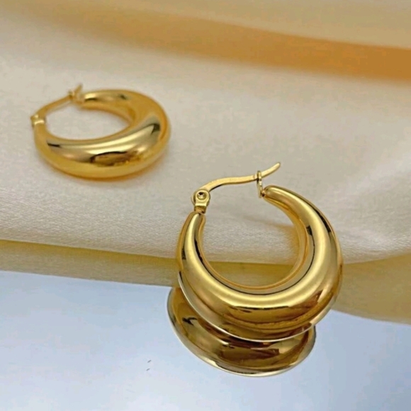 Vintage Style Circle Earrings - Picture 3 of 4